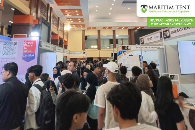 Sewa Partisi R8 Event Job Fair UB 2025