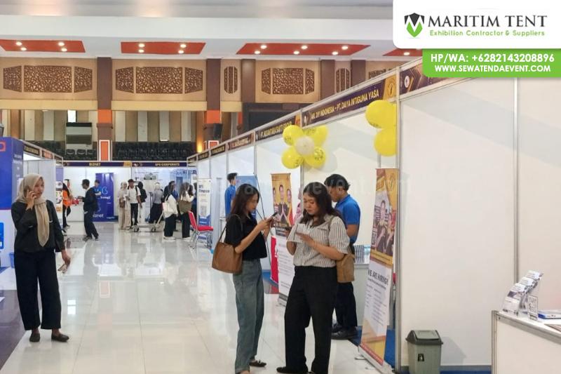 Pemasangan Partisi R8 Event Brawijaya Career Expo 2026